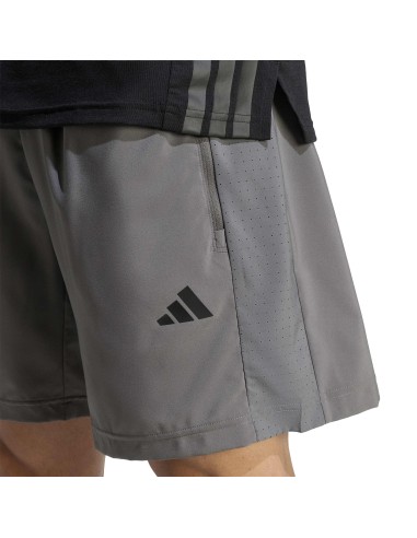 PANTALÓN TÉCNICO CORTO GRIS ADIDAS